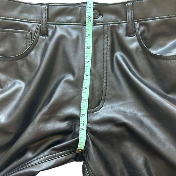 Abercrombie & Fitch Curve Love Vegan Leather 90s Relaxed Pant size 6/28S short - Picture 8 of 9